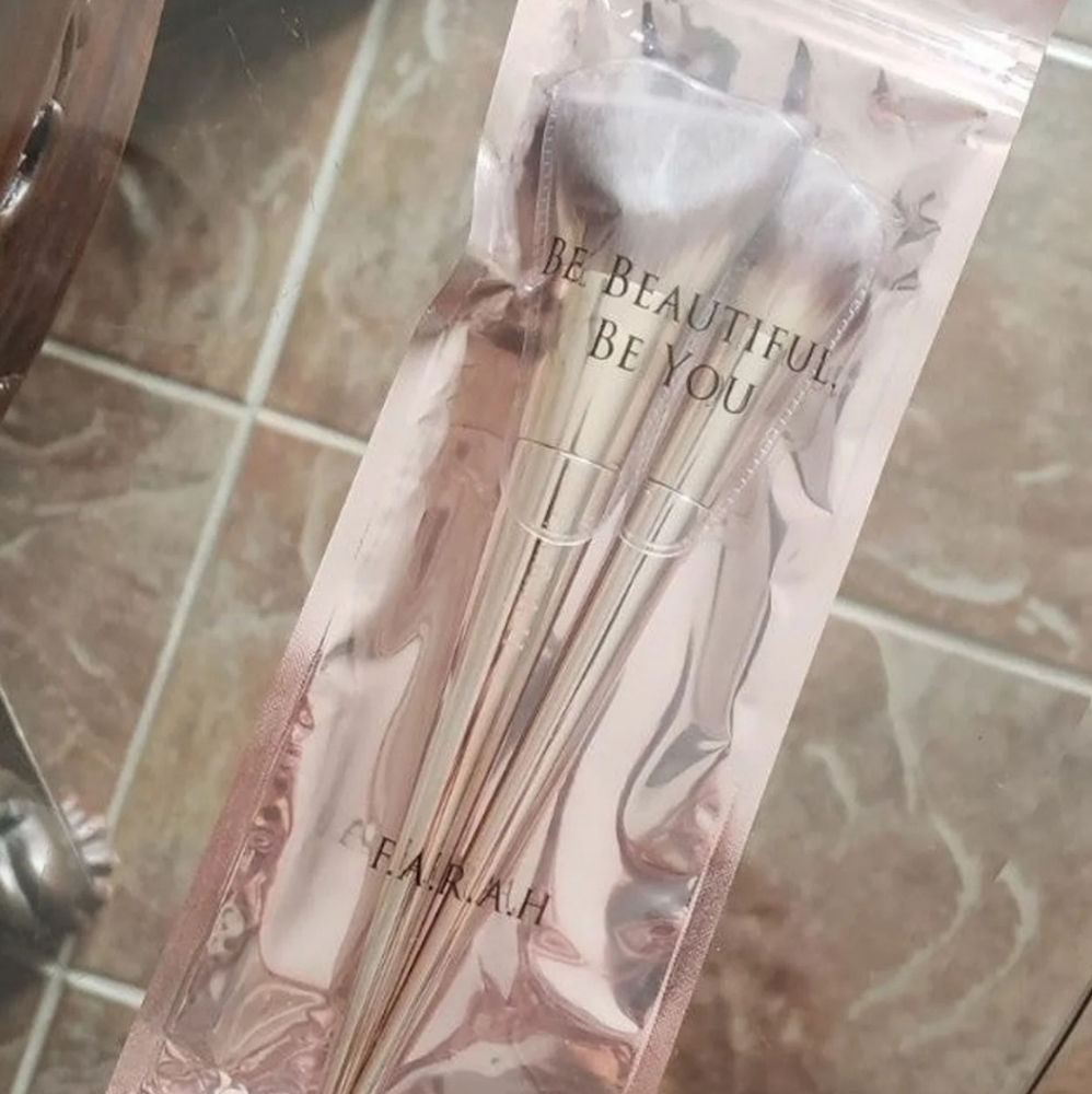 F.A.R.A.HRendezvous Brush Set